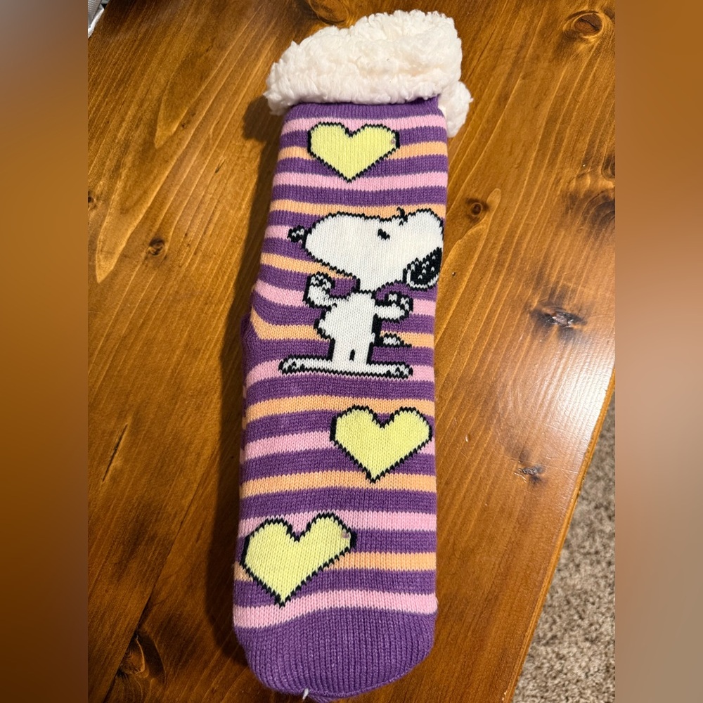 NWT Peanuts Snoopy purple striped no slip Sherpa lined socks OSFM soft gift